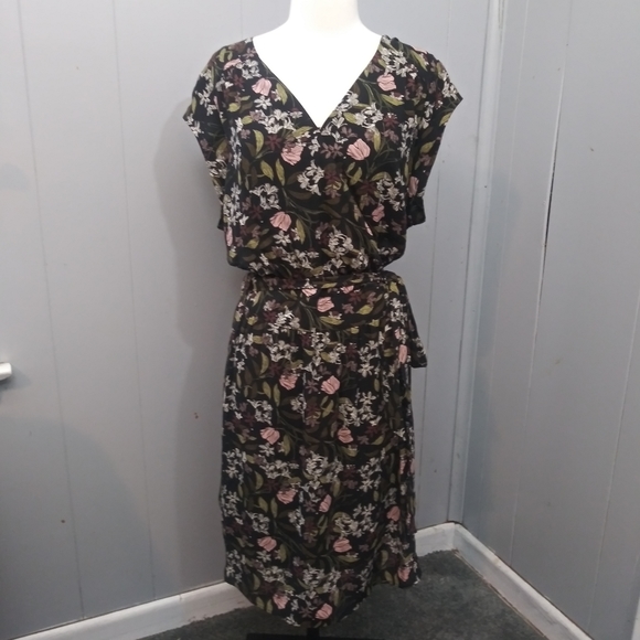 DR2 Black Floral Faux Wrap V-neck Mini Dress Sz 2X - Picture 3 of 12